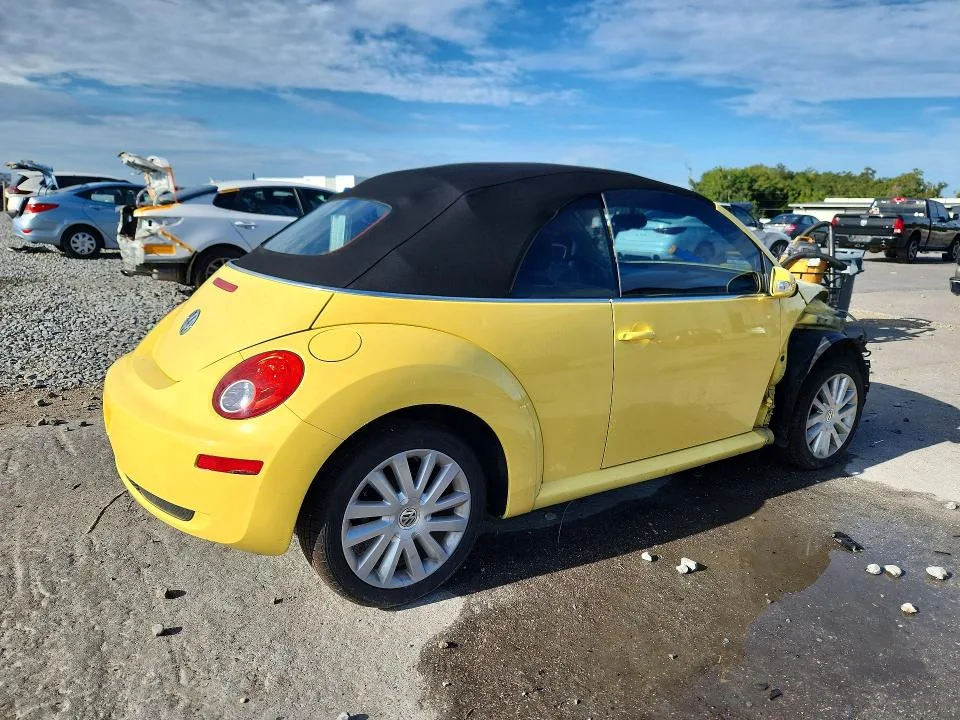 3VWRF31Y38M414536 — 2008 VOLKSWAGEN NEW BEETLE photo 3