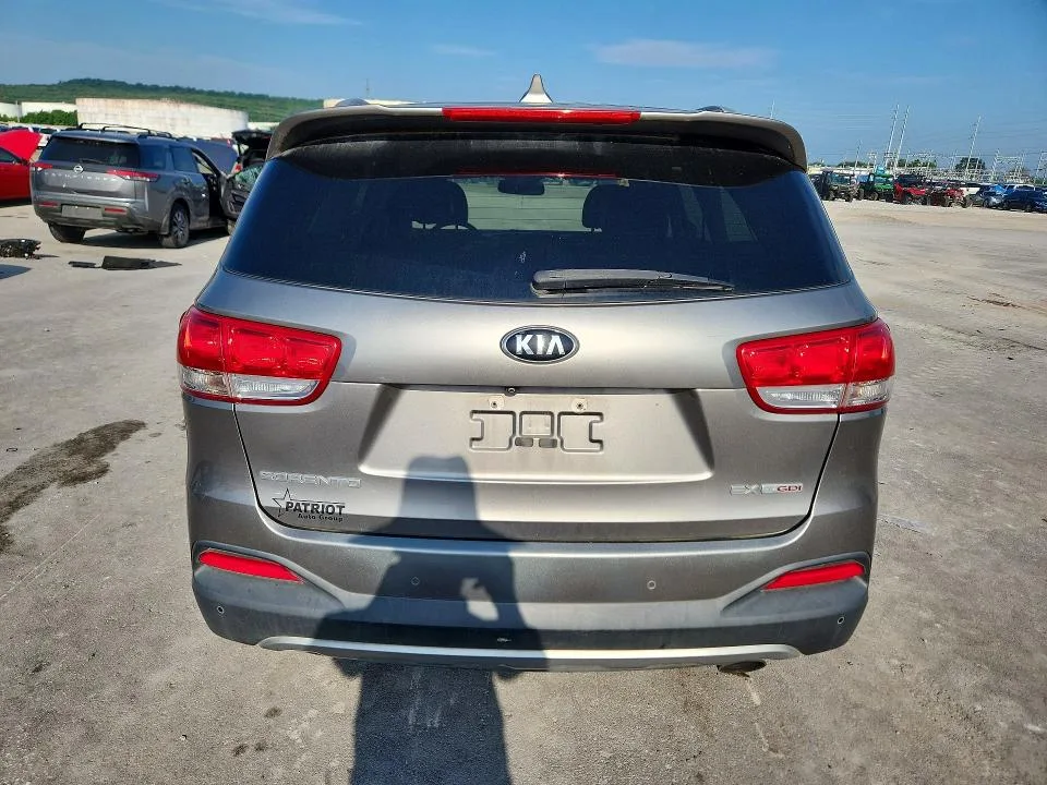 5XYPH4A15JG408785 — 2018 KIA SORENTO photo 6