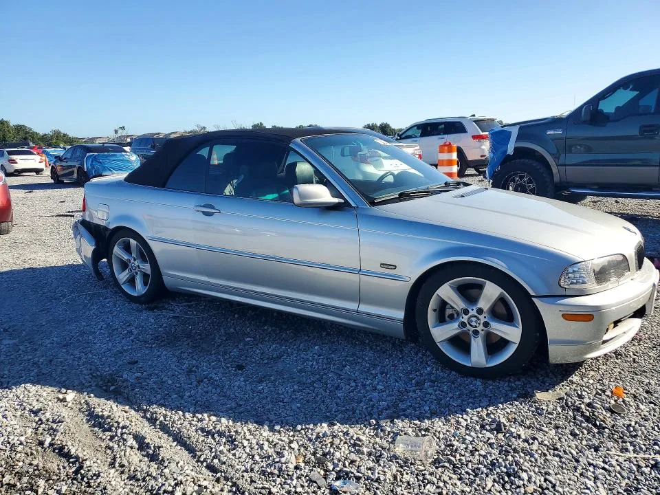 WBABS33452PG83875 — 2002 BMW 325 photo 4