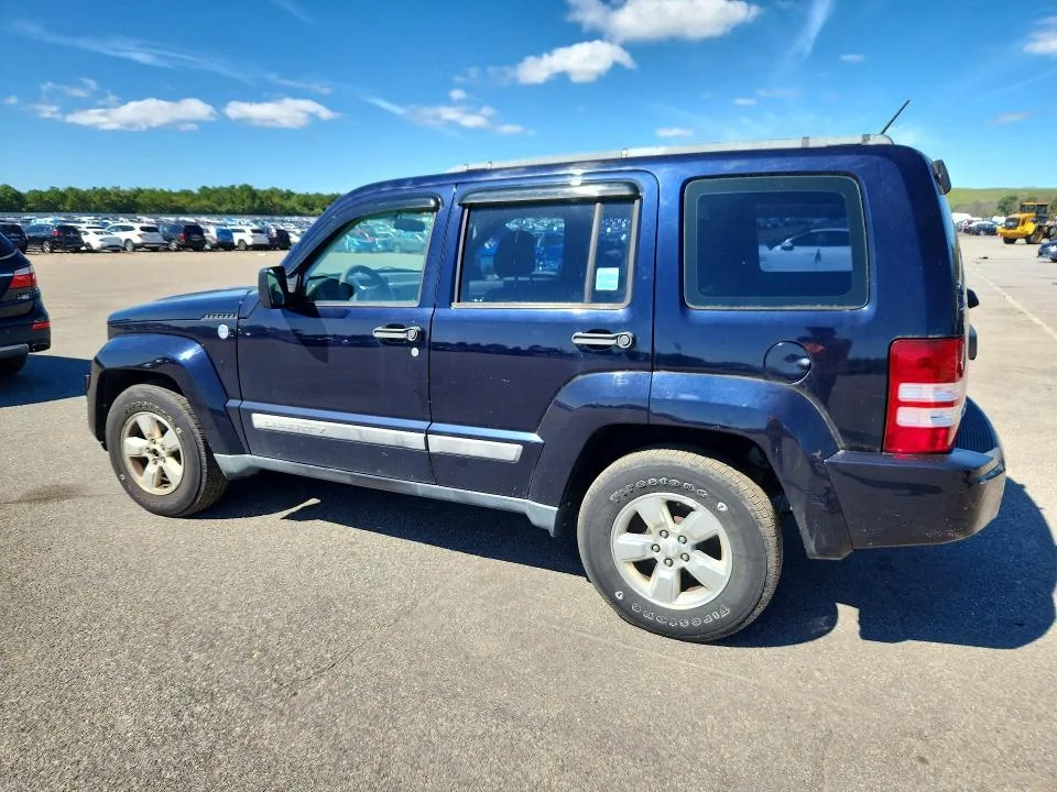 1J4PN2GK8BW524039 — 2011 JEEP LIBERTY photo 2