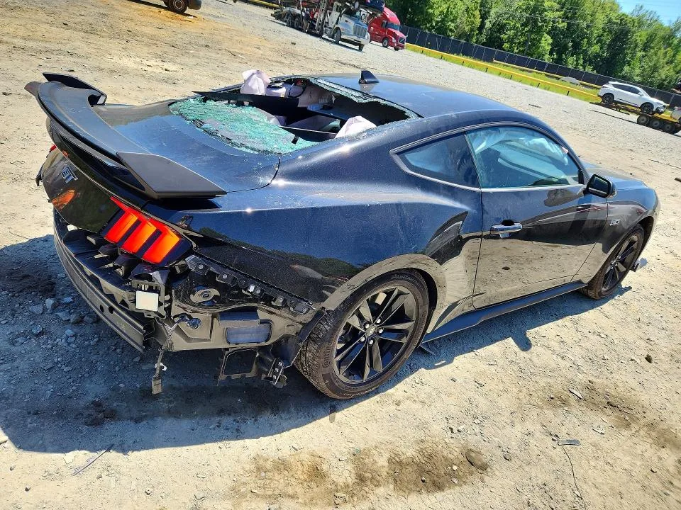 1FA6P8CF1S5404652 — 2025 FORD MUSTANG photo 3