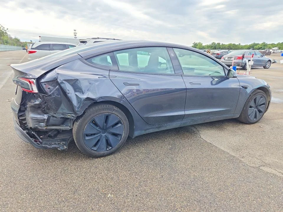 5YJ3E1EA0SF884323 — 2025 TESLA MODEL 3 photo 3
