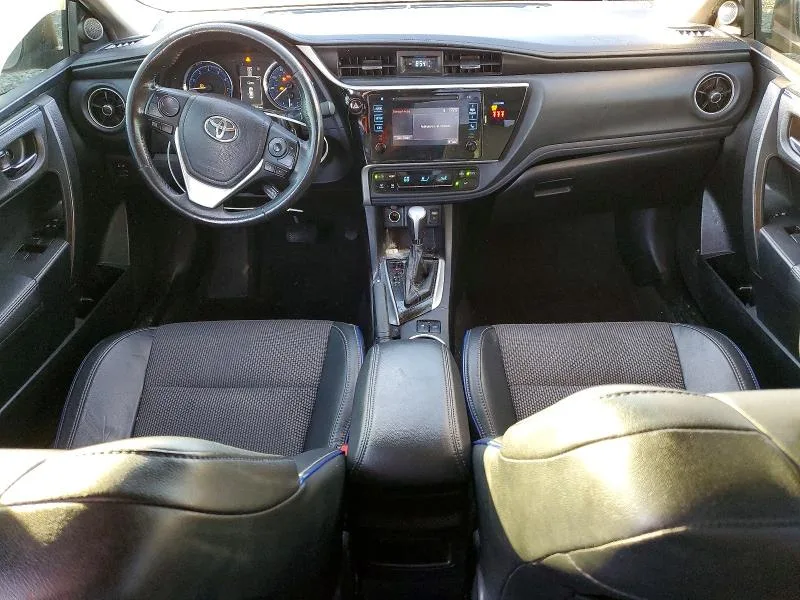 2T1BURHE6JC071471 — 2018 TOYOTA COROLLA photo 8