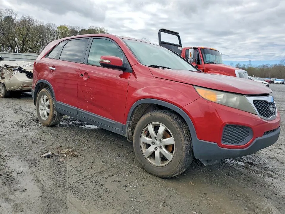 5XYKT3A11BG010364 — 2011 KIA SORENTO photo 4