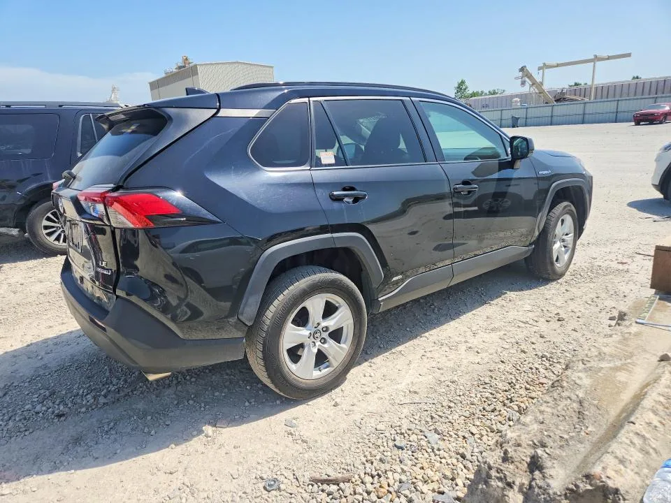 4T3L6RFVXLU001093 — 2020 TOYOTA RAV4 photo 3
