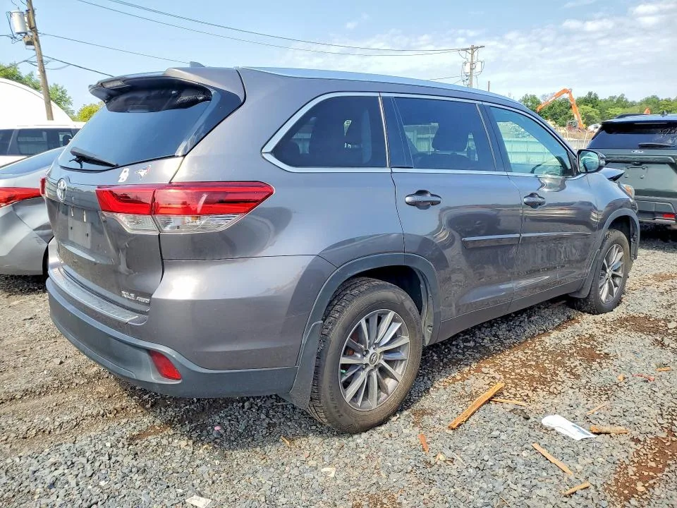 5TDJZRFH9KS588508 — 2019 TOYOTA HIGHLANDER photo 3