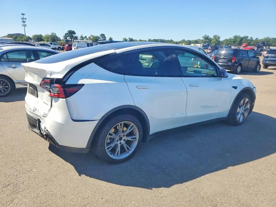 7SAYGDEEXRA286917 — 2024 TESLA MODEL Y photo 3