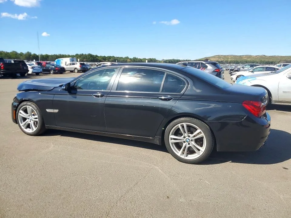WBAYF8C57DDE59239 — 2013 BMW 750 photo 2
