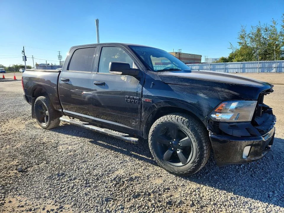 1C6RR7LM3JS329325 — 2018 RAM 1500 photo 4