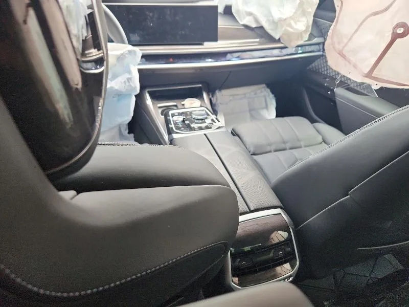 WBA33EJ0XTCX40526 — 2026 BMW 760 photo 8