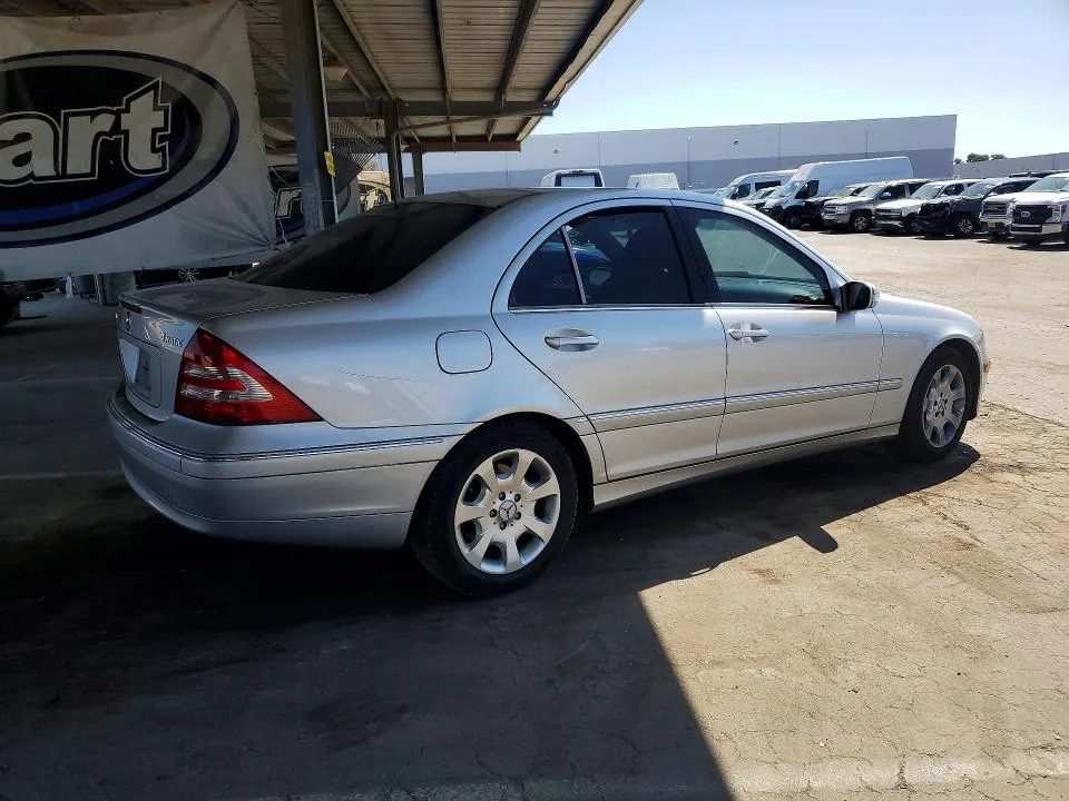 WDBRF84J45F562140 — 2005 MERCEDES-BENZ C photo 3