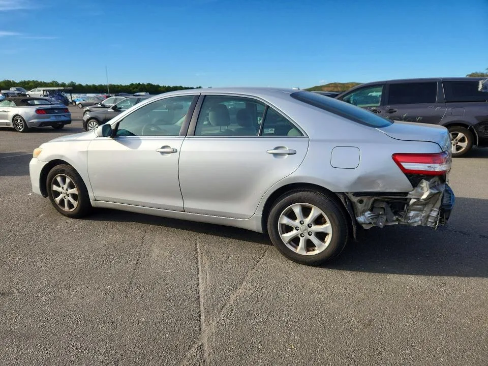 4T1BF3EK4BU686084 — 2011 TOYOTA CAMRY photo 2