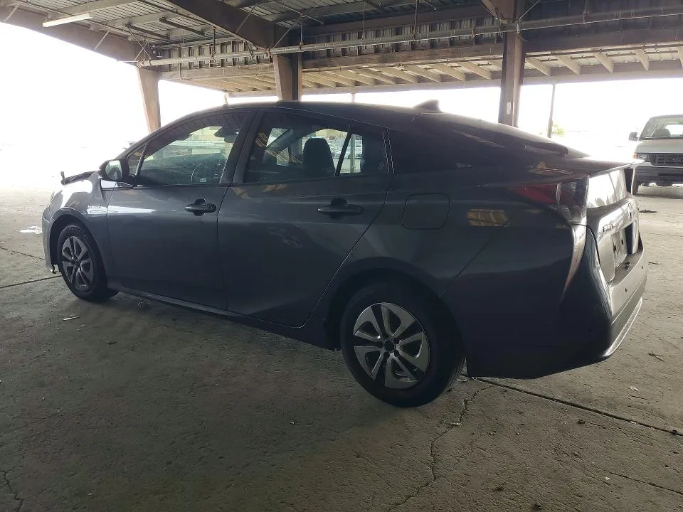 JTDKARFU9J3055521 — 2018 TOYOTA PRIUS photo 2