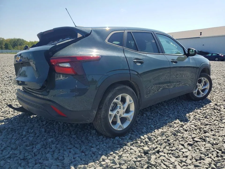 KL77LFEP2SC156585 — 2025 CHEVROLET TRAX photo 3