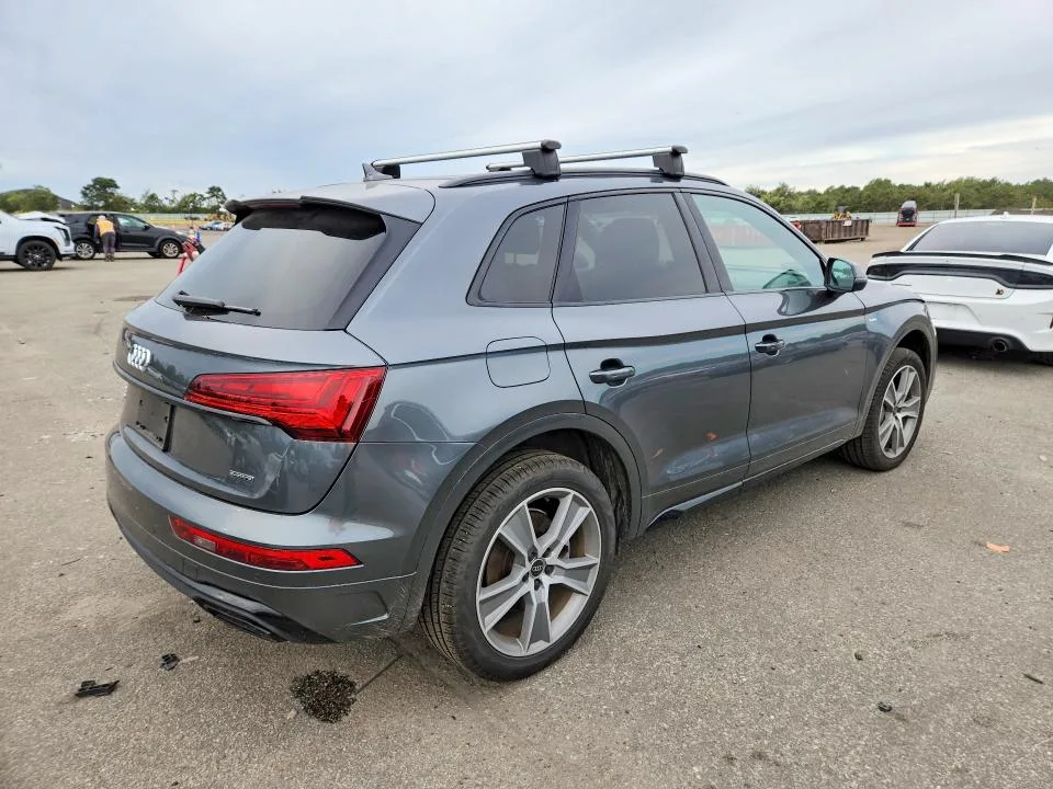 WA1GAAFY7S2052466 — 2025 AUDI Q5 photo 3