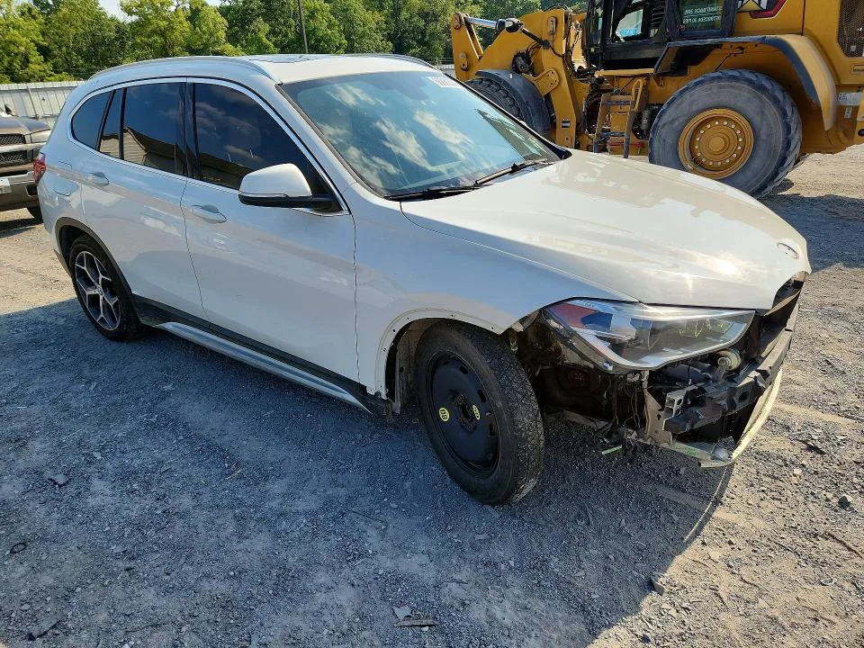 WBXHT3C3XJ5K20528 — 2018 BMW X1 photo 4