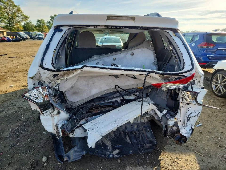 5TDKK3DC0BS122995 — 2011 TOYOTA SIENNA photo 6