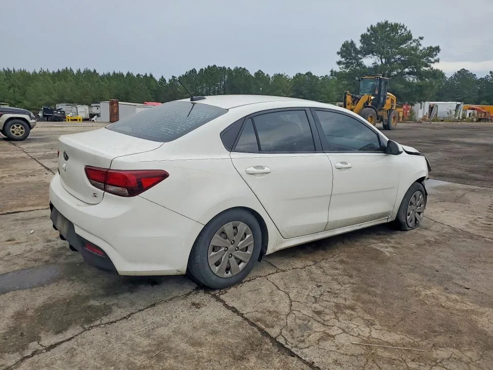3KPA24AB9KE230524 — 2019 KIA RIO photo 3