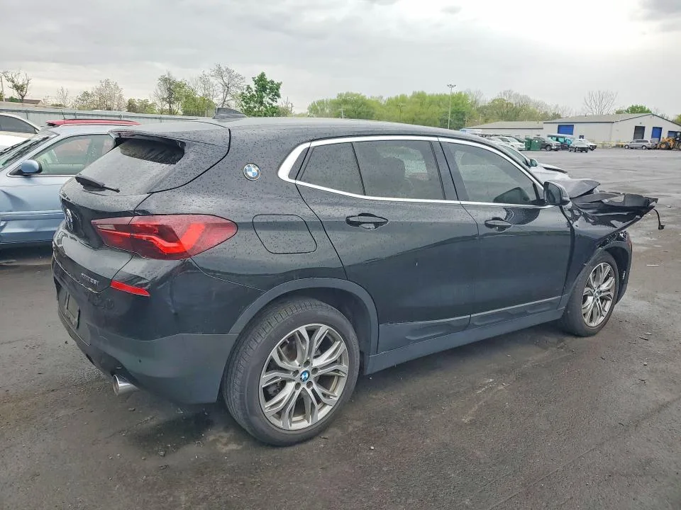 WBXYJ1C05N5T89698 — 2022 BMW X2 photo 3