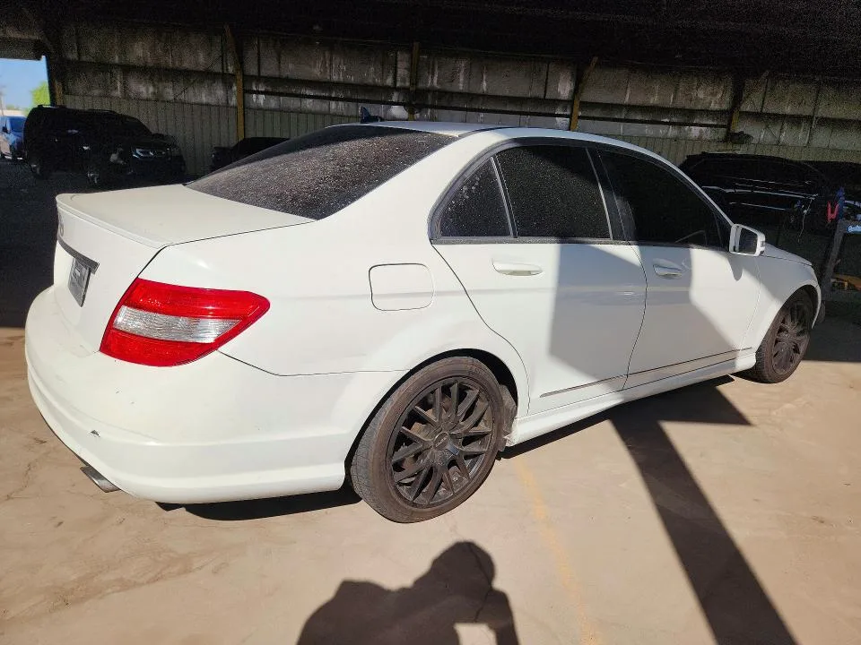 WDDGF5EB7BA518128 — 2011 MERCEDES-BENZ C photo 3