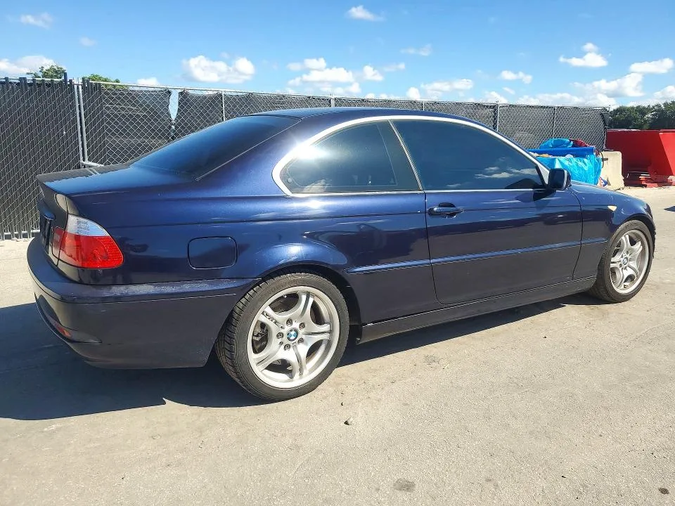 WBABD53424PL10010 — 2004 BMW 330 photo 3