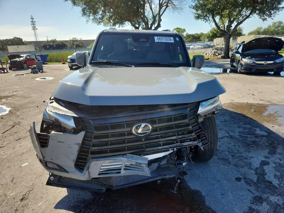 JTJVBCDXXS5055941 — 2025 LEXUS GX 550 photo 5