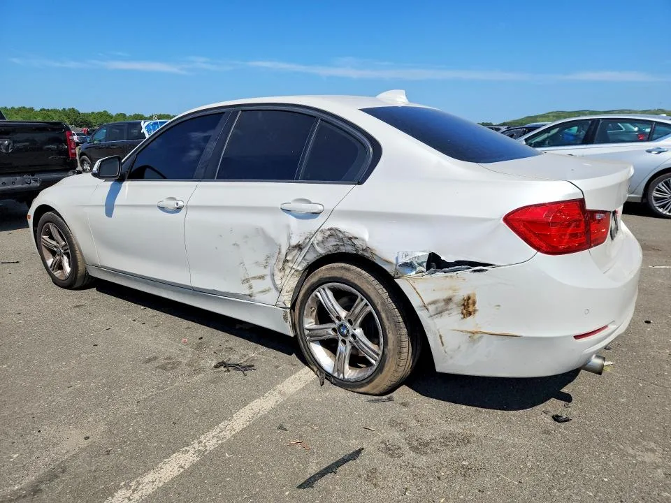 WBA3B1C56FP681167 — 2015 BMW 320 photo 2