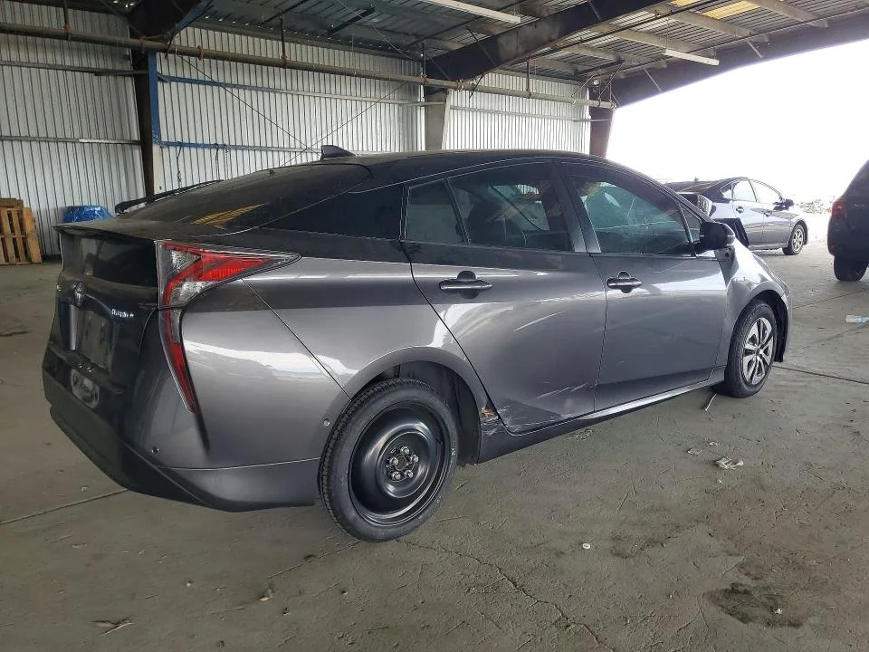 JTDKARFU9J3055521 — 2018 TOYOTA PRIUS photo 3