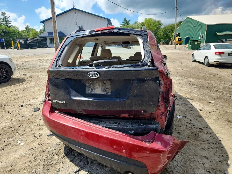 KNAFG526X87149231 — 2008 KIA RONDO photo 6