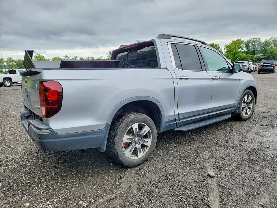 5FPYK3F76HB002102 — 2017 HONDA RIDGELINE photo 3