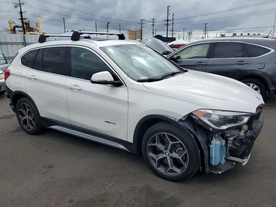 WBXHT3C34G5E51596 — 2016 BMW X1 photo 4