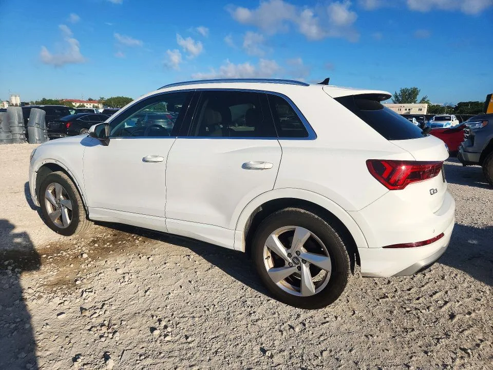 WA1AECF34L1116836 — 2020 AUDI Q3 photo 2