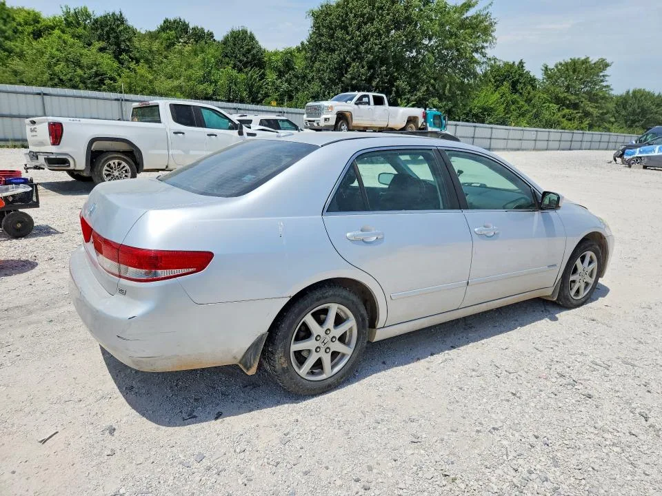 1HGCM66564A000514 — 2004 HONDA ACCORD photo 3
