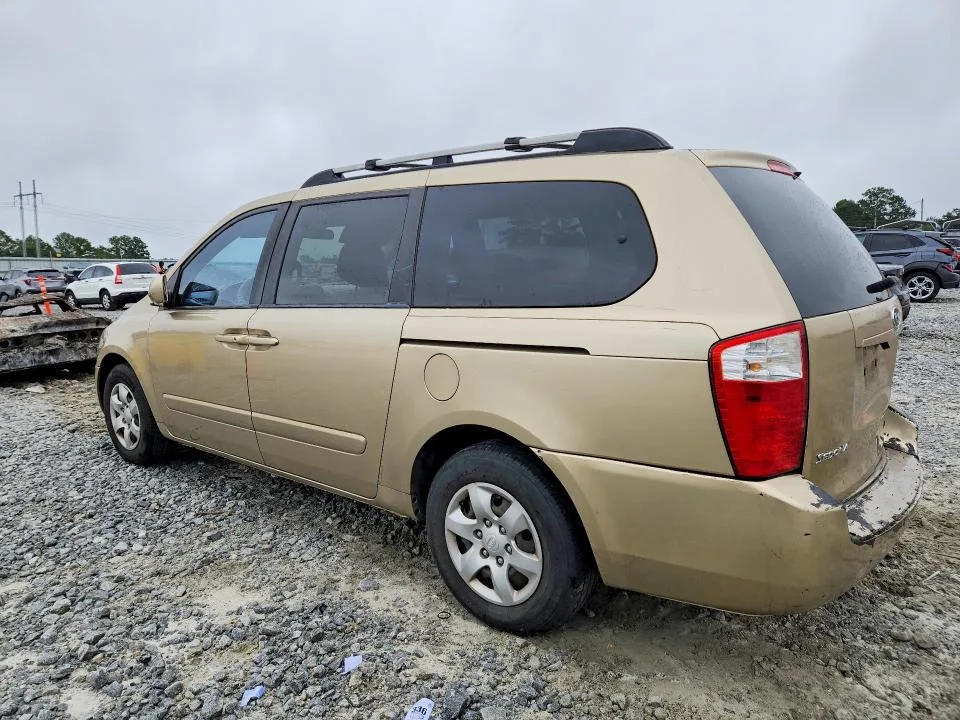 KNDMB233386246725 — 2008 KIA SEDONA photo 2