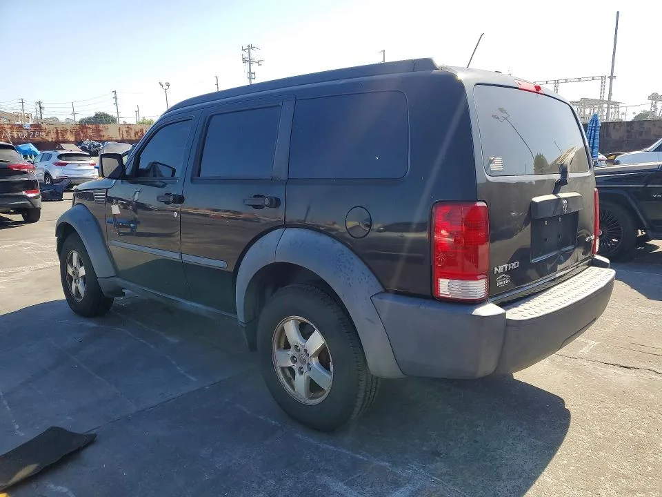 1D8GU28K27W581899 — 2007 DODGE NITRO photo 2