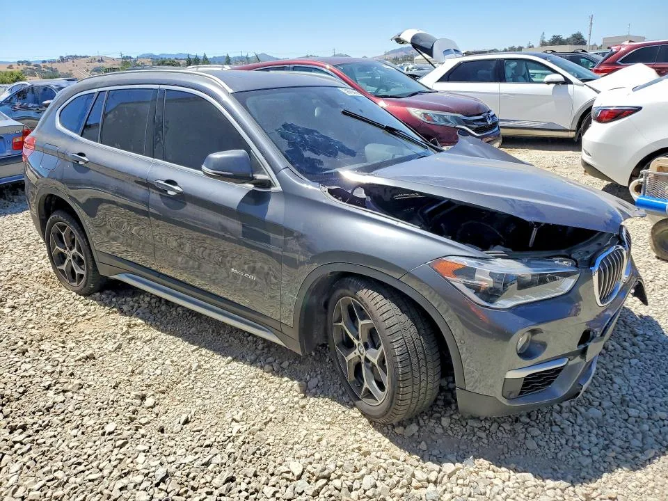 WBXHT3C38G5E51276 — 2016 BMW X1 photo 4