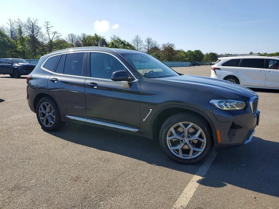 5UX53DP09R9V02006 — 2024 BMW X3 photo 4