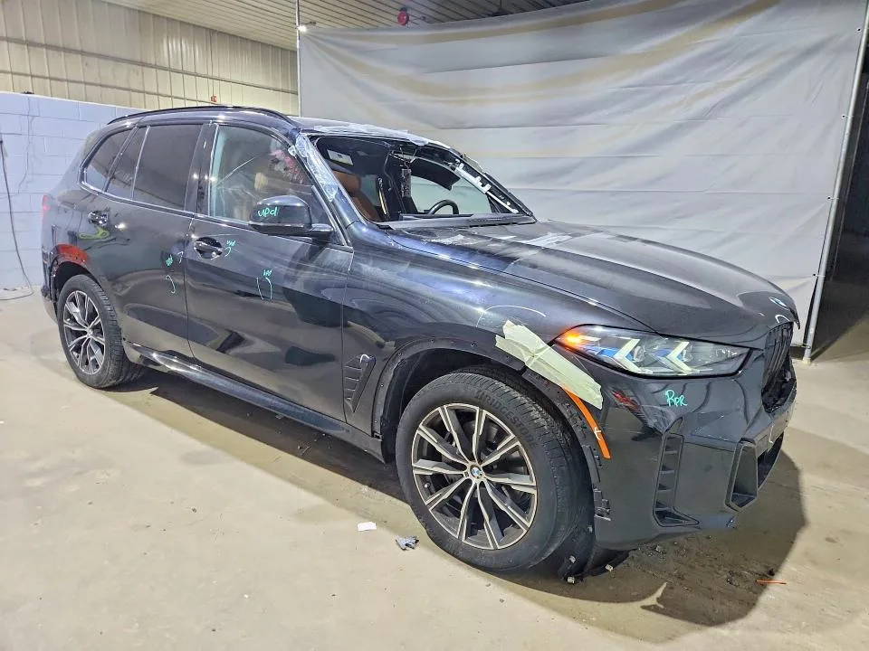 5UX23EU01R9U20798 — 2024 BMW X5 photo 4