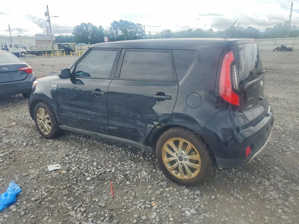 KNDJP3A51H7447676 — 2017 KIA SOUL photo 2