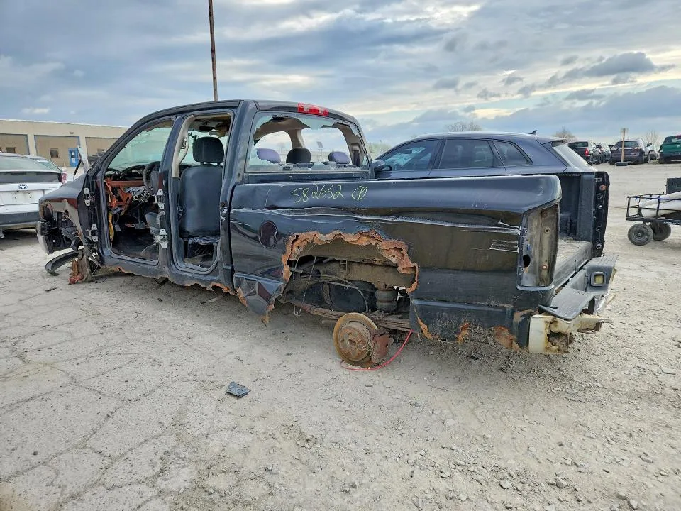 1D7HU18D74S582652 — 2004 DODGE RAM 1500 photo 2