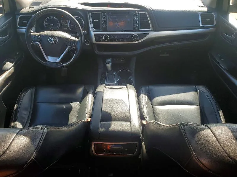 5TDJZRFH4JS868643 — 2018 TOYOTA HIGHLANDER photo 8