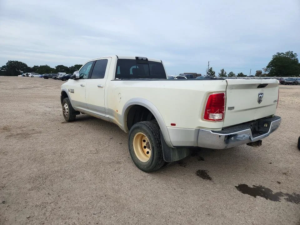 3C63RRJLXJG200517 — 2018 RAM 3500 photo 2