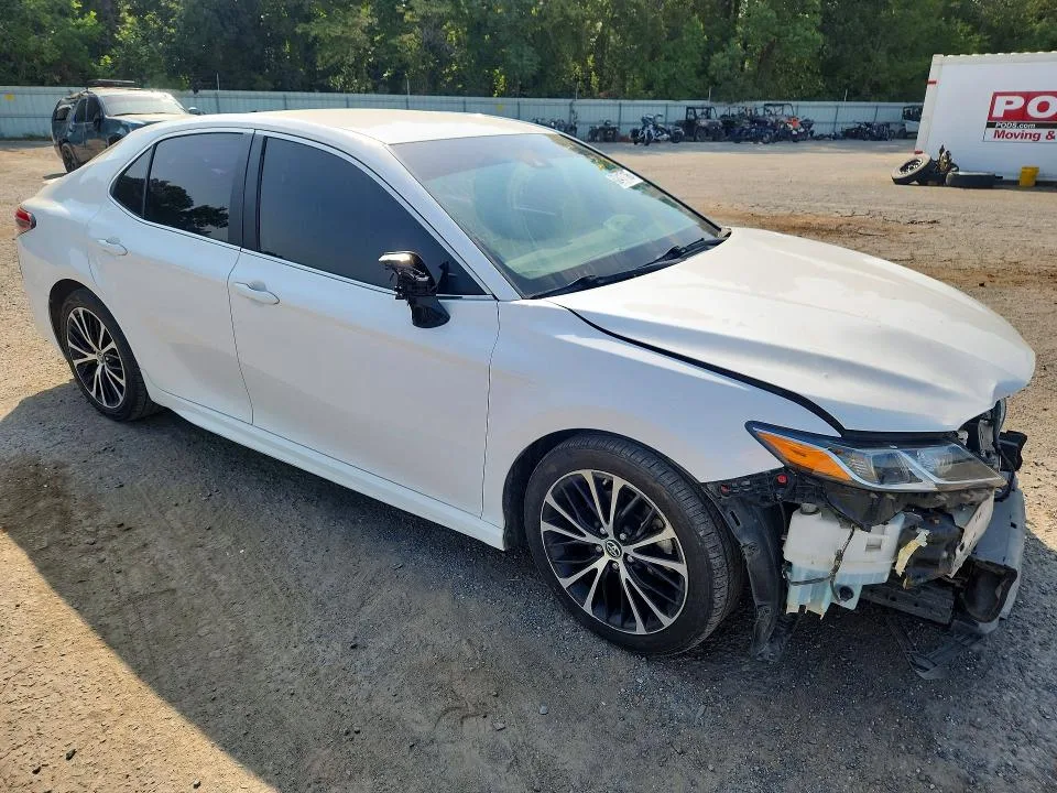 4T1B11HK7JU073938 — 2018 TOYOTA CAMRY photo 4