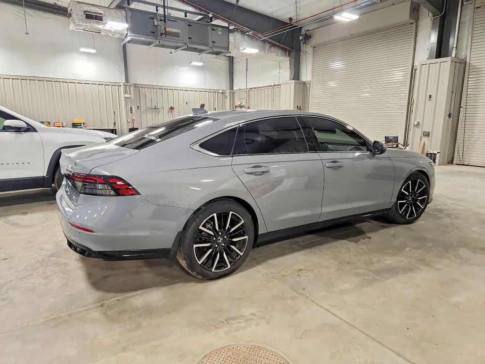 1HGCY2F85SA026333 — 2025 HONDA ACCORD photo 3