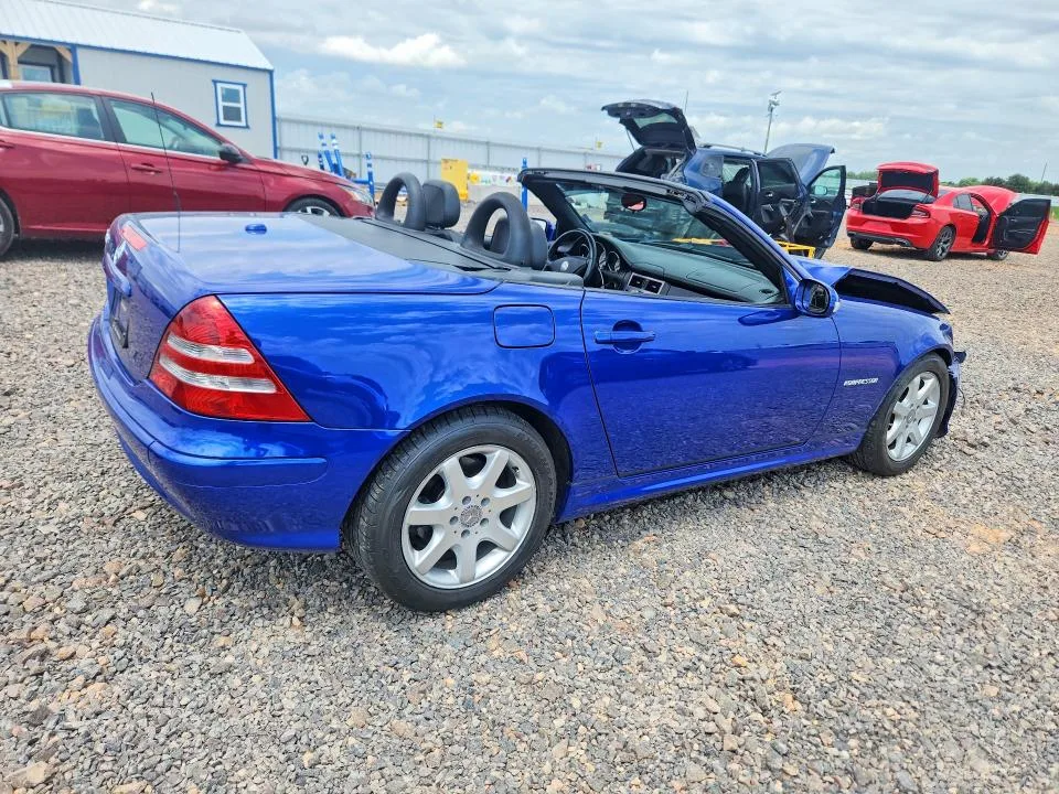 WDBKK49F23F273183 — 2003 MERCEDES-BENZ SLK photo 3