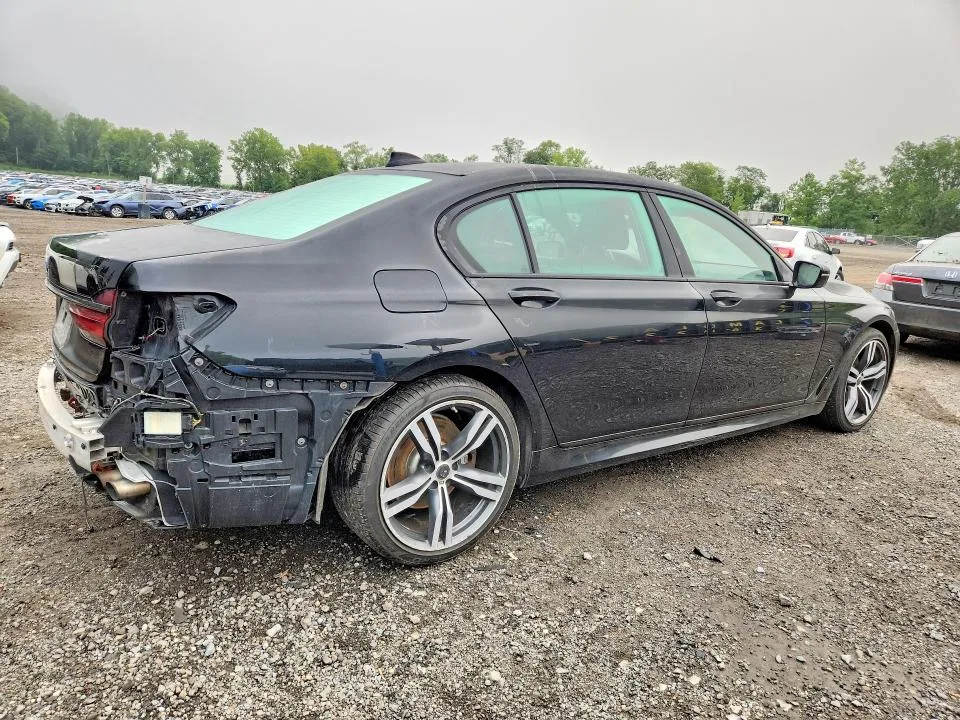 WBA7F2C33HG423265 — 2017 BMW 750 photo 3