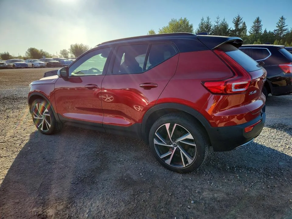YV4162UM7K2149831 — 2019 VOLVO XC40 photo 2