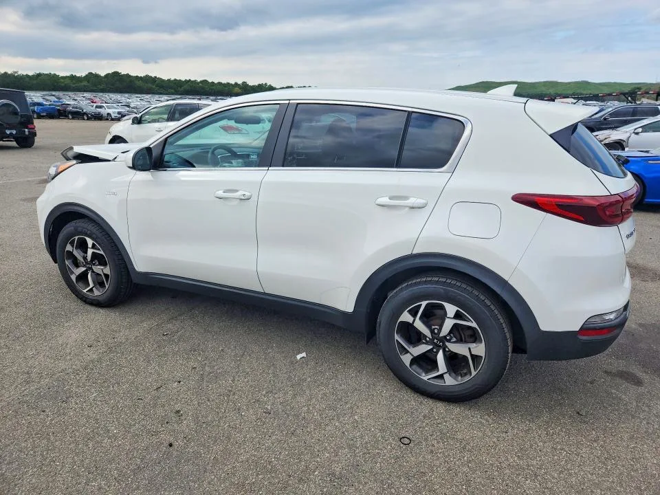 KNDPMCAC8L7675989 — 2020 KIA SPORTAGE photo 2