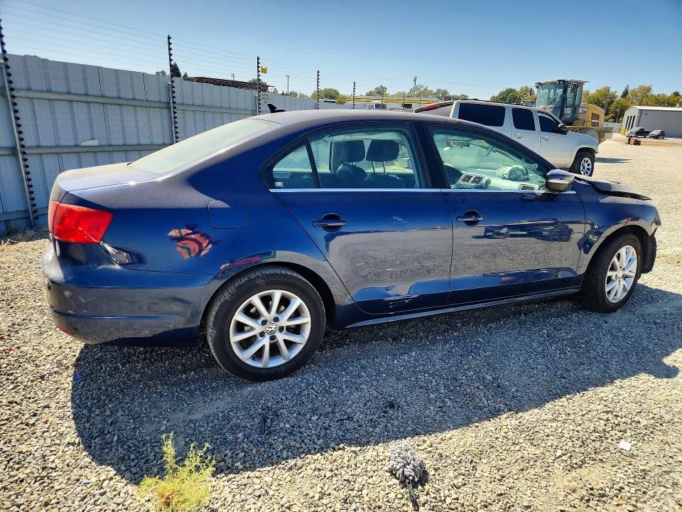 3VWDP7AJ5DM421239 — 2013 VOLKSWAGEN JETTA photo 3