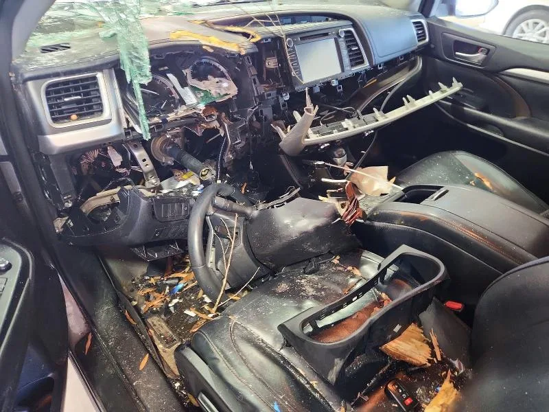 5TDJKRFH1GS310231 — 2016 TOYOTA HIGHLANDER photo 8